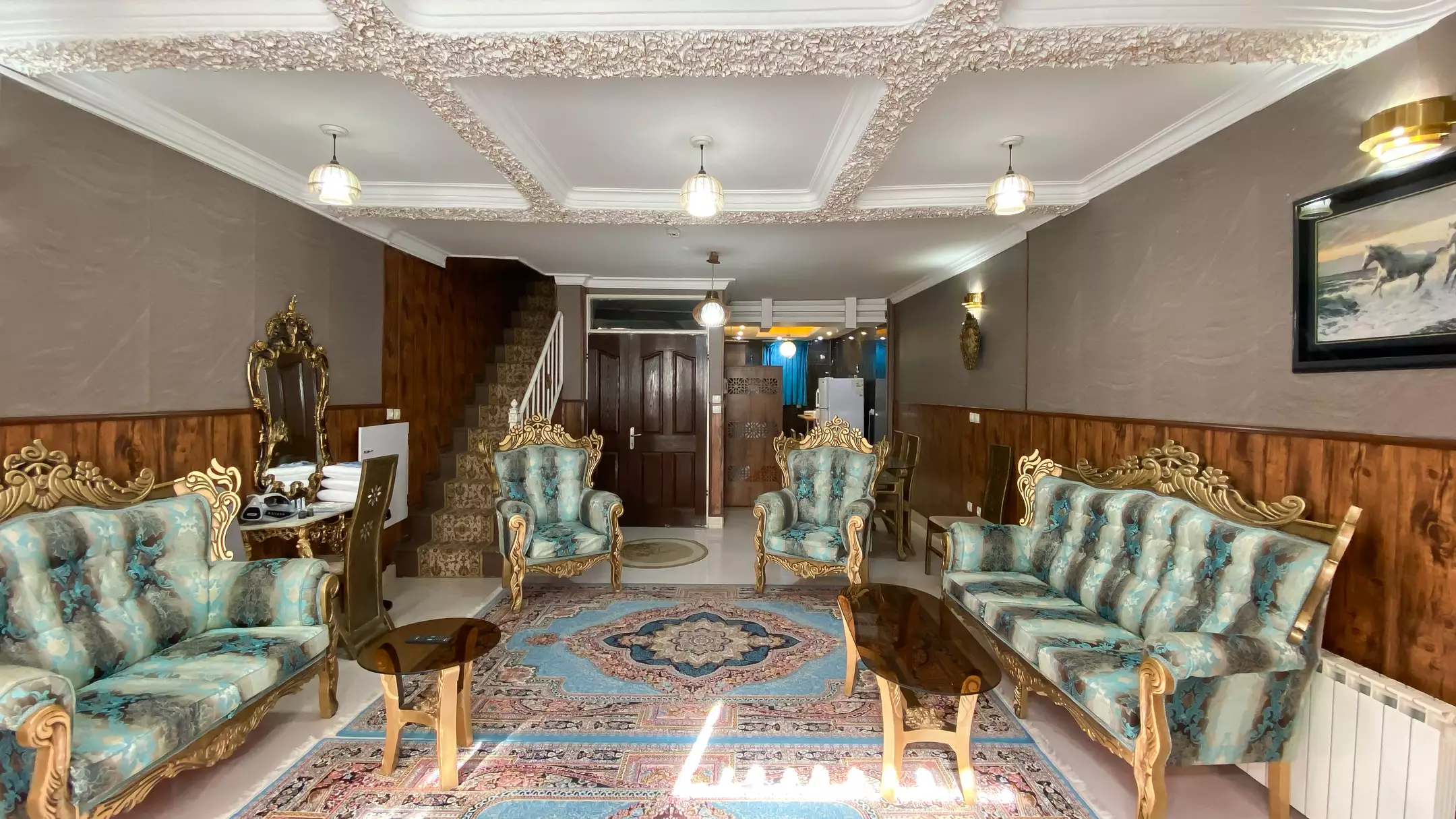 Alibaba https://cdn.alibaba.ir/ostorage/hotel-accommodation-images/67032065b347cc1bd8f4bb98_6a9eea8d-2328-444d-a3ec-acbfdeacac07_سوییت حیاط دار (3).webp